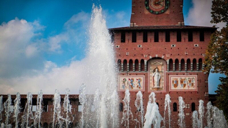 Milan: Leonardo da Vinci Life Walking Tour - Exploring Sforza Castle and Leonardos Contributions