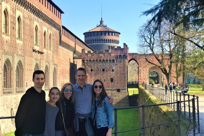 Milan Must-See Sites Guided Tour with Skip-the Line Tickets to Duomo & Cathedral - The Guide’s Expertise and Commentary Style