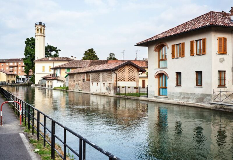 Milan: Navigli District Canal Boat Tour with Aperitivo - The Scenic Start at Alzaia Naviglio Grande