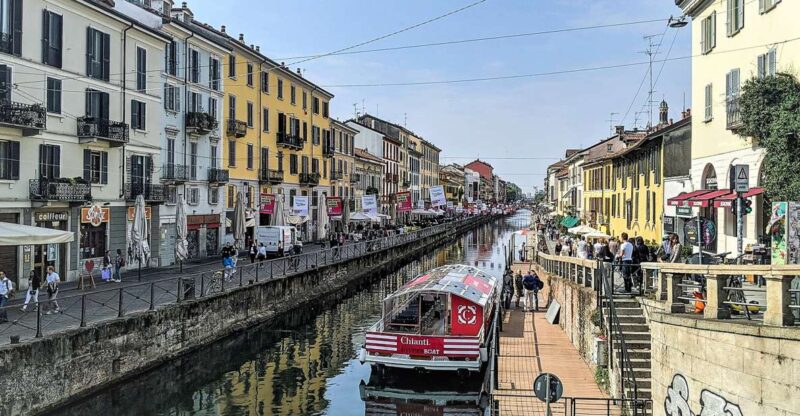 Milan: Navigli District Canal Boat Tour with Aperitivo - Enjoying an Authentic Aperitivo on Board