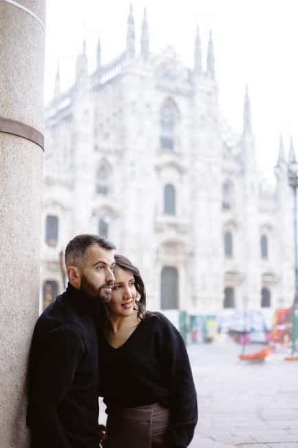 Milan: Photoshoot at the Duomo - Customization and Multilingual Support
