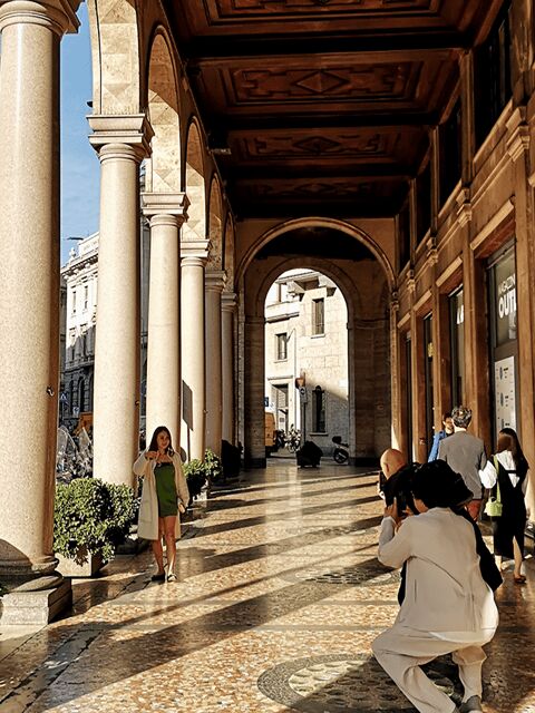 Milan Postcard Viewpoints Walk with Locals - Travel Bloggers - Discovering the Galleria Vittorio Emanuele II: Architectural Beauty and Scenic Views