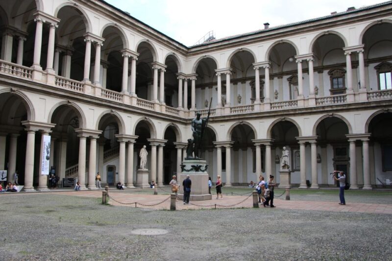 Milan: Private Sightseeing & Shopping Tour with a Local - Limitations and Considerations