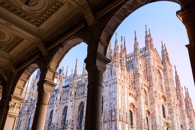 Milan: Private walking tour & Aperitif - Starting Point at P.za del Duomo, 4, Milan
