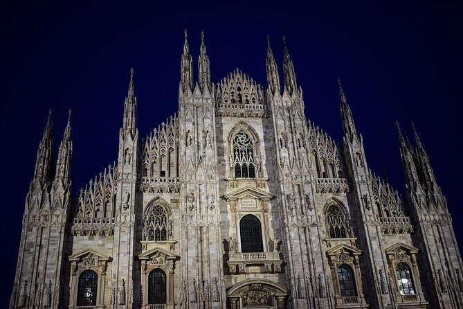 MILAN PRIVATE WALKING TOUR BY NIGHT: AMAZING MILAN - 2 h - From the Duomo to La Scala: Iconic Milanese Landmarks
