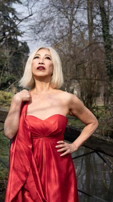 Milan: Professional Photoshoot with 25 photo + 2 videos - Accessibility and Group Size