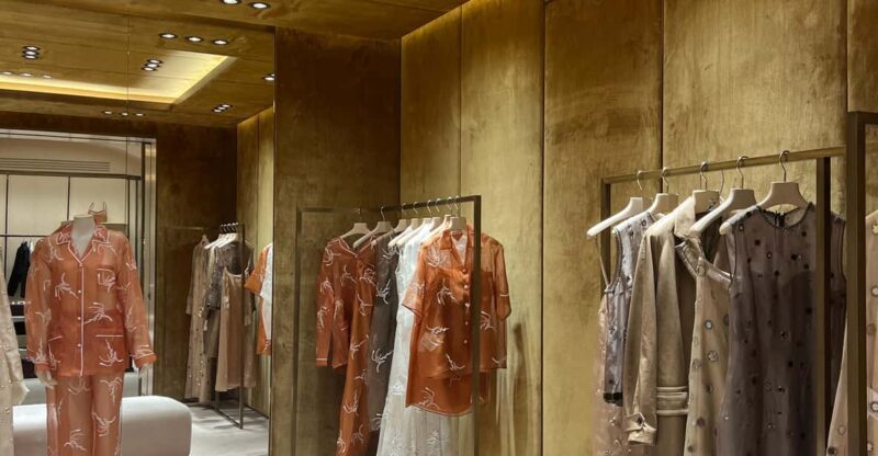 Milan: Shopping with a Fashion Stylist - Exclusive Access to Milanese Boutiques and Outlets