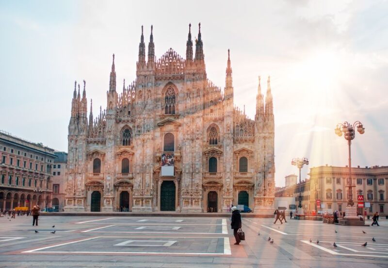 Milan: small group walking tour of the Duomo and city centre - Exploring Milan’s Historic Center on Foot