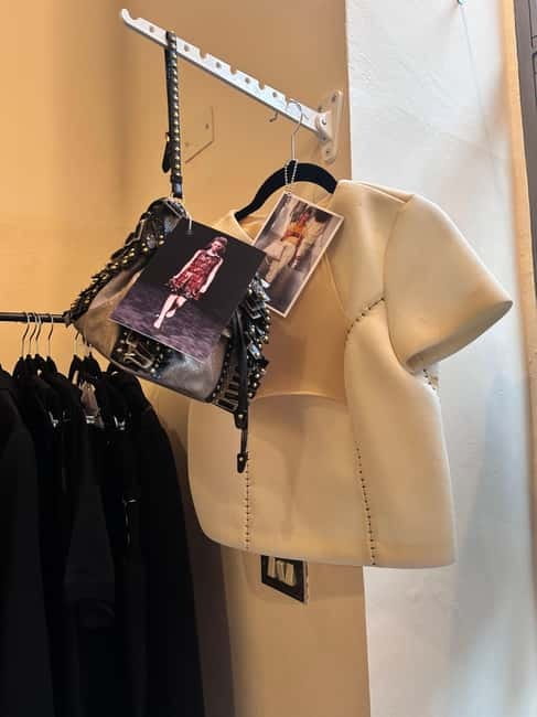 Milan: The Ultimate Vintage Shopping Guidebook - Explore Milans Vintage Charm with a Curated Shopping Guide