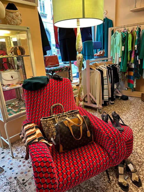 Milan: The Ultimate Vintage Shopping Guidebook - Key Points