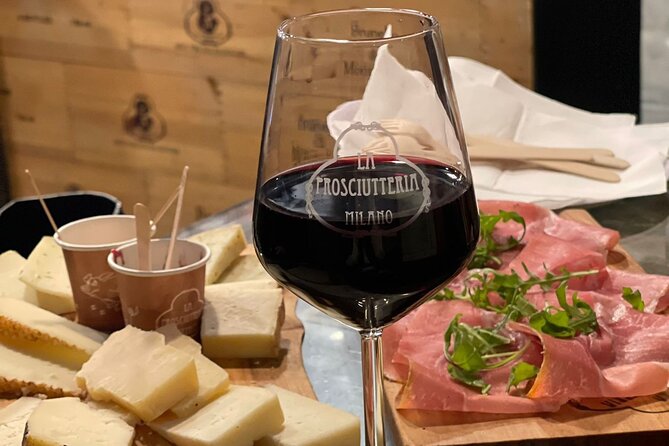 Milan to Taste- 2.5 hours Walking Tour - Walking Through Milan’s Historic Districts