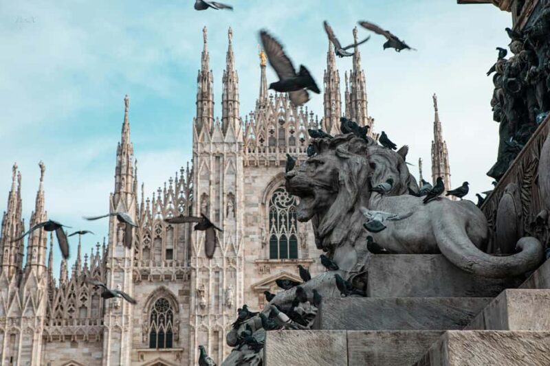 Milan: Walking Tour of Highlights and Hidden Gems - Stepping Back into Medieval Milan at Piazza dei Mercanti