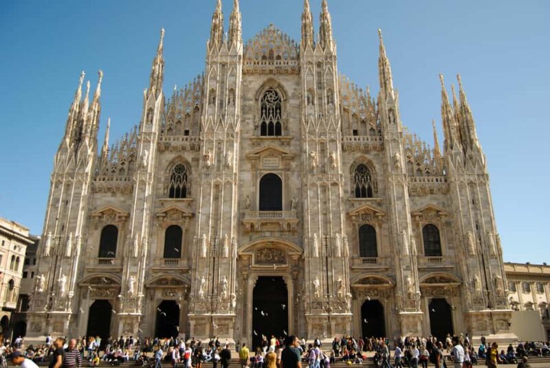 Milano: Highlights Private Tour, Duomo, Castle & Gelato - Visiting San Bernardino alle Ossa and Its Human Bone Decor
