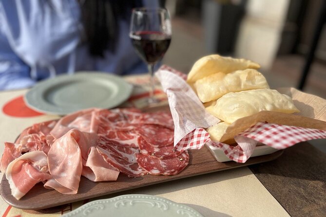 Milan's Authentic Street Food tour: A Gourmet Experience - Exploring Milan’s Fashionable District and Hidden Streets