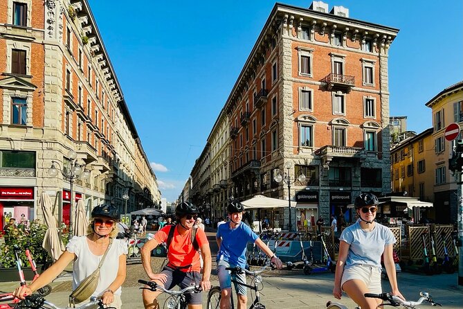 Miles and smiles /// Milan's ride - The Guide: Knowledgeable, Friendly, and Attentive