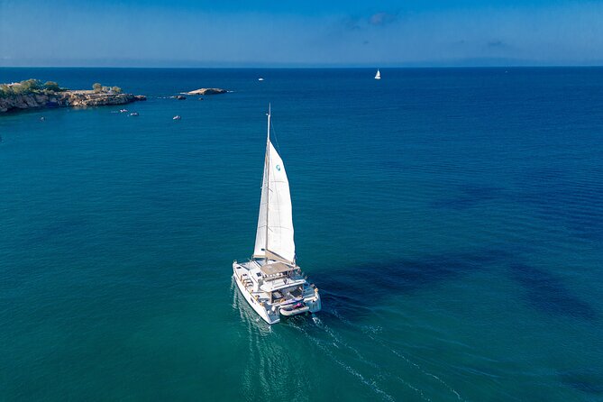 Milos Private Full Day Catamaran Cruise with Lunch and Drinks - Key Points