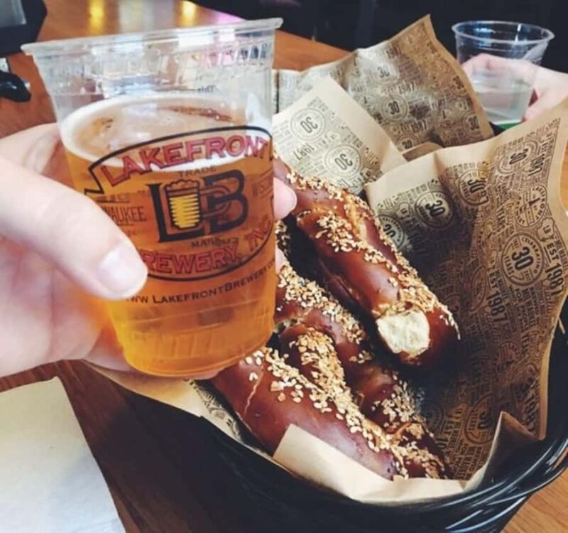 Milwaukee : Best Street Food Tour With A Local Guide - Milwaukee’s Most Iconic Food Stops and Scenic Walks