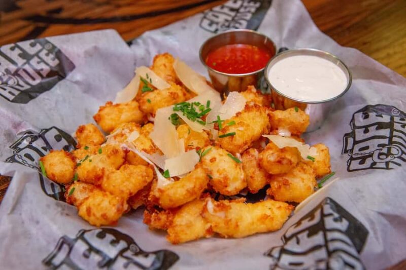 Milwaukee: Local Food Tour of 5 Delicacies & a Secret Dish - Stories and Insights from the Local Guides