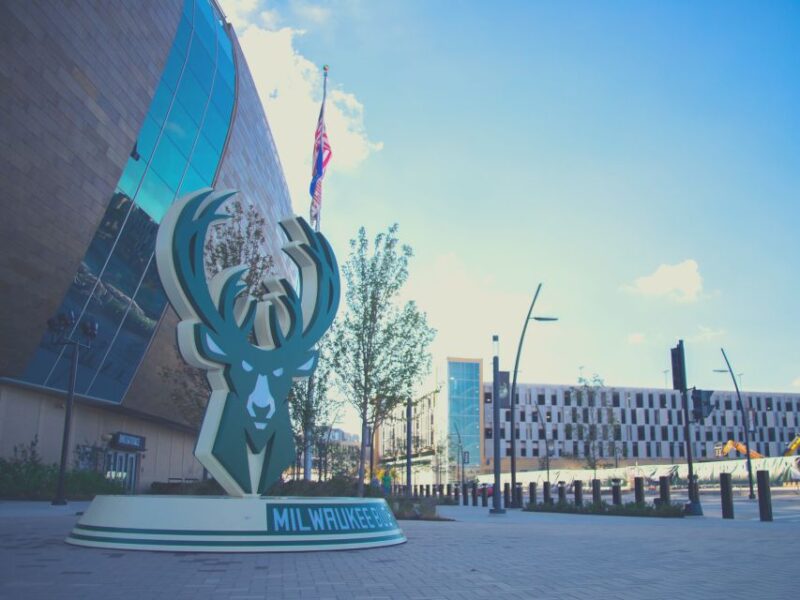 Milwaukee: Milwaukee Bucks Basketball Game Ticket - Experience the Thrill of a Milwaukee Bucks NBA Game at Fiserv Forum