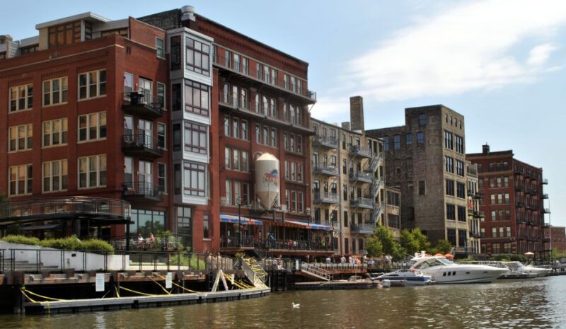 Milwaukee: Sightseeing Bus Tour - The Experience Led by a Knowledgeable Guide