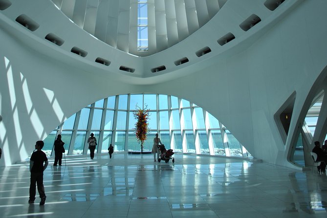 Milwaukee Tour - Discover Murals and Street Art at Black Cat Alley