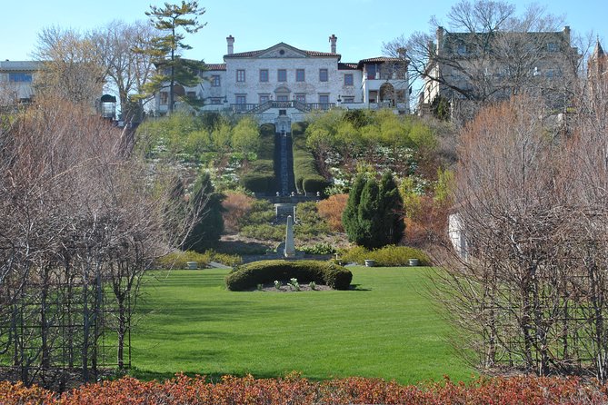 Milwaukee Tour - Admire Milwaukee Art Museum’s Unique Architecture