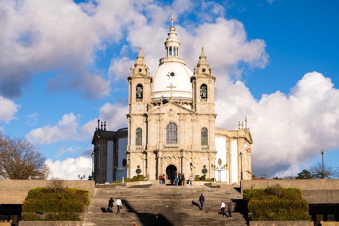 Minho Tour Private (Braga and Guimarães) Full Day - Visiting the Sanctuary of Our Lady of Sameiro and Bom Jesus Funicular