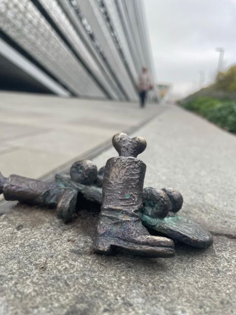 Mini Statue Hunt in Budapest Private Walking Tour - Accessibility and Practical Tips