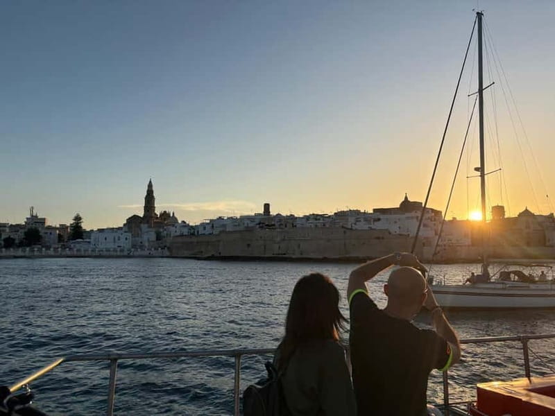 Mini tour in boat on the coast of Monopoli - Exploring the Grotta della Cala Tre Buchi