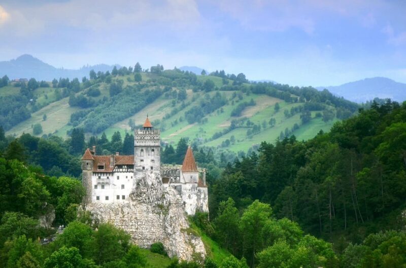 Minivan 8: Peles & Dracula's Castle and Brasov Full-Day Trip - Scenic Drive and Mountain Views Throughout the Day