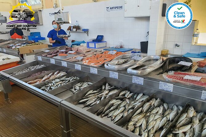 Minivan tour along the coast to Benagil and Carvoeiro from Albufeira - Morning Visit to Armação de Pera Market