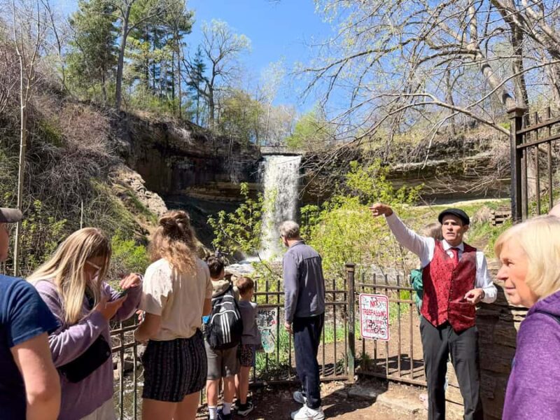 Minneapolis: Minnehaha Falls Trolley Ride - The Value of a Local, Live-Guided Trolley Tour