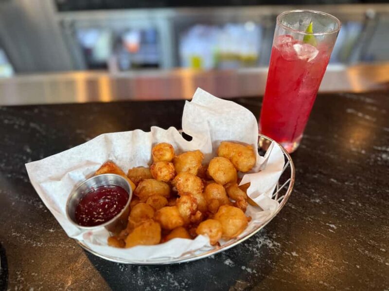 Minneapolis: North Loop Food Tour with 6 Local Tastings - Logistics, Group Size, and Accessibility