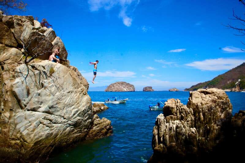 Mismaloya: Snorkeling, Cliff Jumping, and Beach Tour - Exploring Los Arcos: Iconic Arches and Marine Life