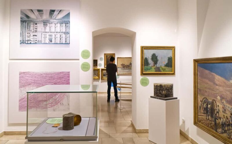 MKFrankfurt family tour - media history...told through art - Explore Media History with Art at the Museum für Kommunikation Frankfurt