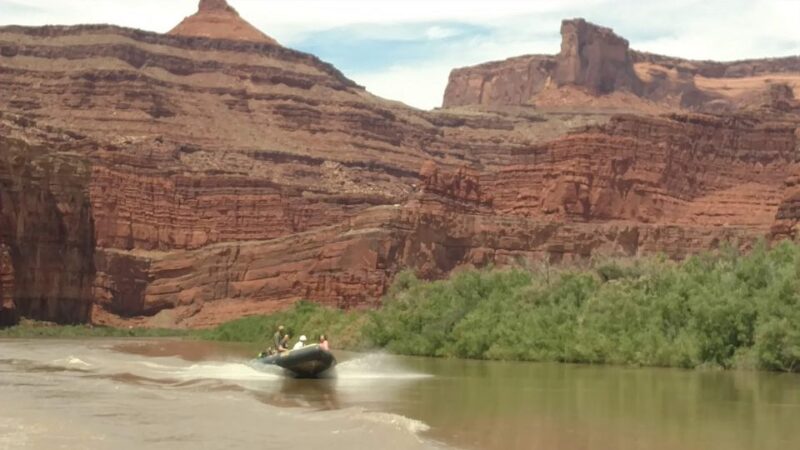 Moab: Calm Water Cruise in Inflatable Boat on Colorado River - Floating Past the Gooseneck of the Colorado River
