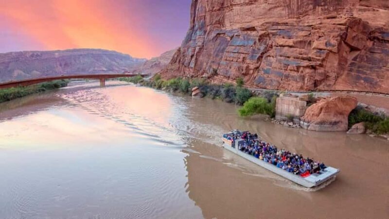 Moab: Colorado River Dinner Cruise with Music and Light Show - Key Points