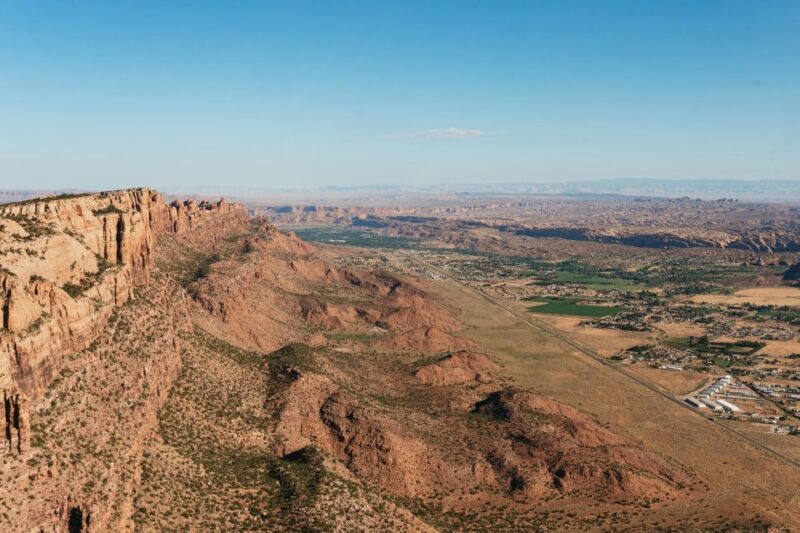Moab: Corona Arch Canyon Run Helicopter Tour - Flying Over Iconic Arches and Rock Formations