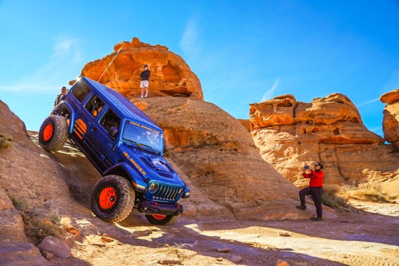 Moab: Off-Road Hell's Revenge Trail Private Jeep Tour - Panoramic Views of Arches and the Colorado River