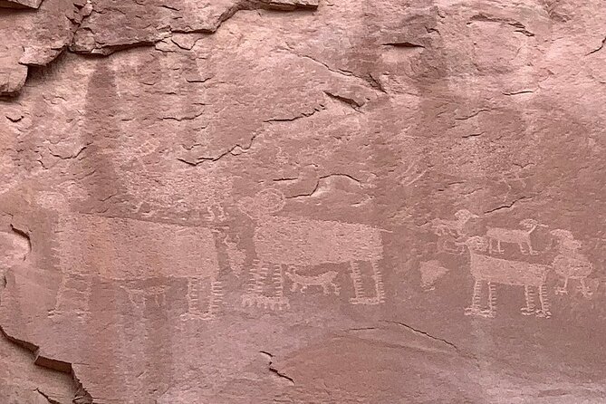 Moab Private Petroglyph Scenic Tour - The Role of the Professional Guide