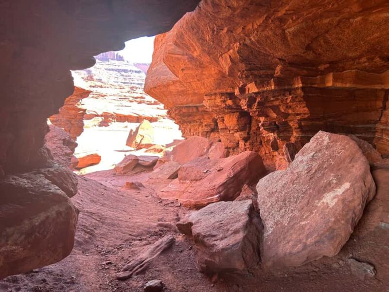 Moab: Private Scenic Jeep Tour with Guide - The Stops: Short Hike to Gemini Bridges and Hidden Caves