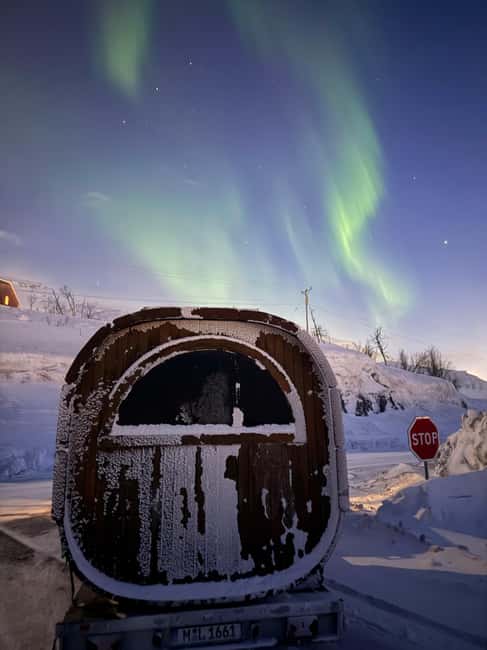 Mobile & Exclusive Snowsports Adventure with Sauna & Camper - Relaxing in the Mobile Sauna and Cooling Off in Nature