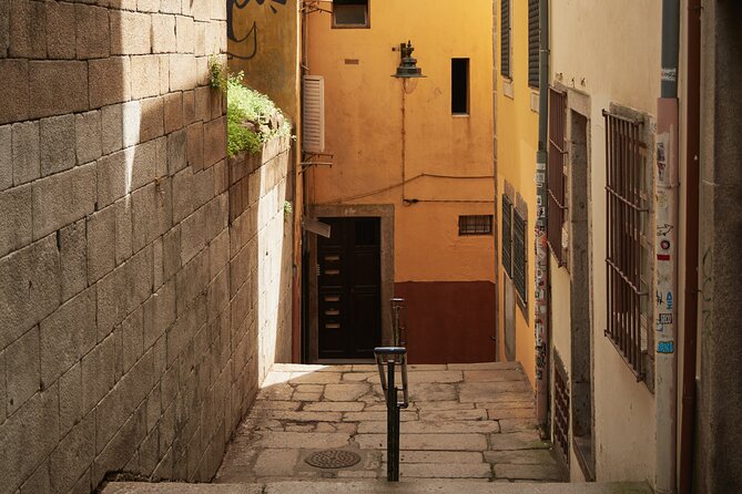 Mobile Photography through Porto hidden streets - Personalized Guidance for All Photography Levels