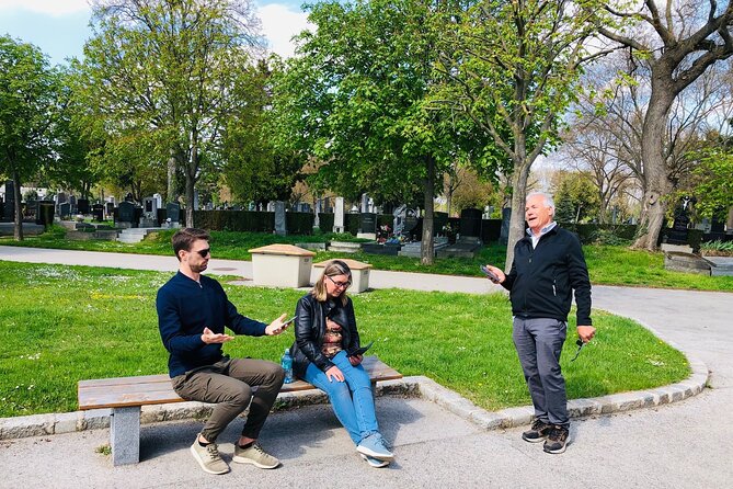 Mobile puzzle rally tour at the Vienna Central Cemetery - How the Puzzle Rally Works on Your Mobile Device