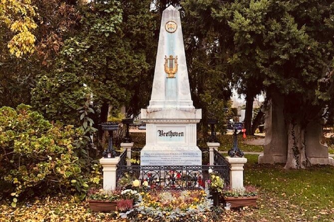 Mobile puzzle rally tour at the Vienna Central Cemetery - Customer Feedback and Weather Considerations