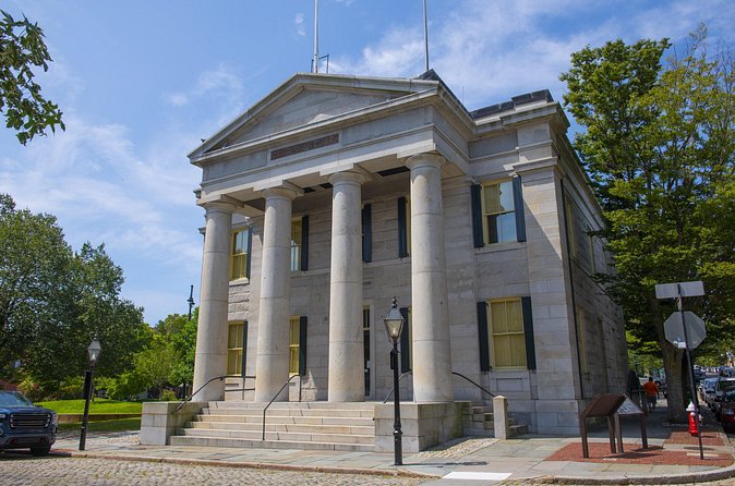 Moby Dick's New Bedford Smartphone Guided Walking Tour - Visiting the Quahog Republic Whaler’s Tavern