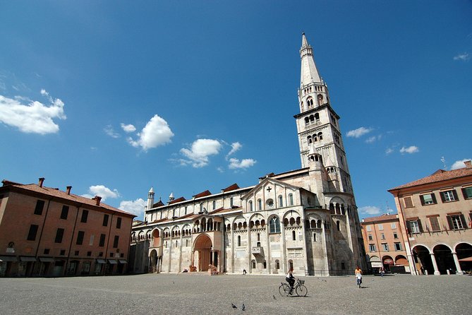 Modena city tour Walking tour in the old town - Exploring Modena’s UNESCO World Heritage Sites