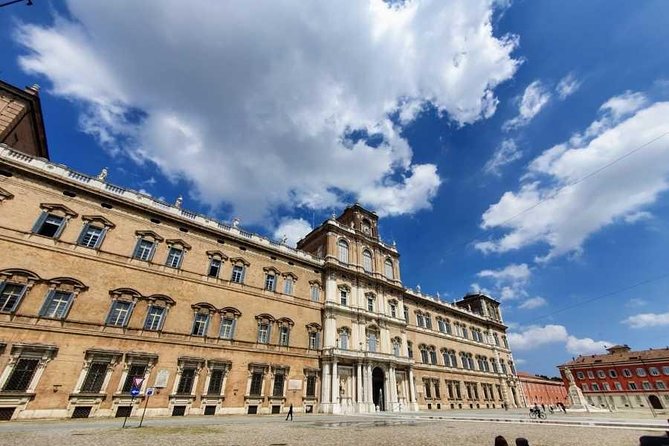 Modena city tour Walking tour in the old town - Visiting the Historic Mercato Albinelli Market