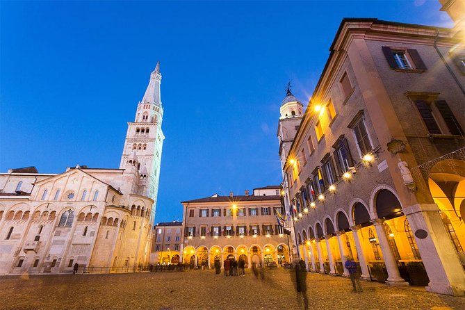 Modena Private Walking Tour - Exploring Renaissance Architecture at Piazza Roma