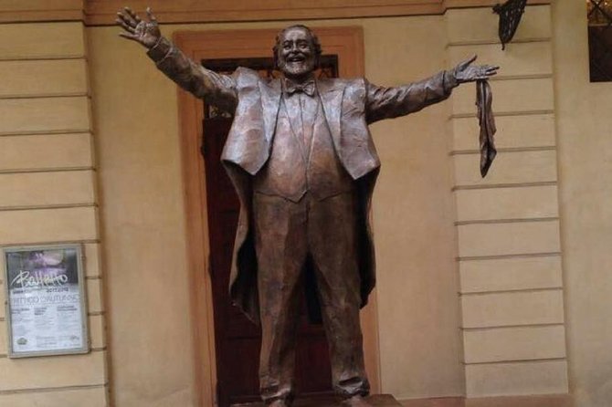 Modena Private Walking Tour - Practical Details: Meeting Point, Access, and Group Size